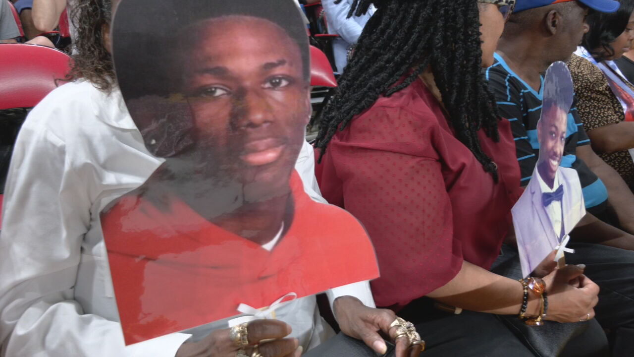 Tyree Smith honored at Eastern HS graduation 6-1-23